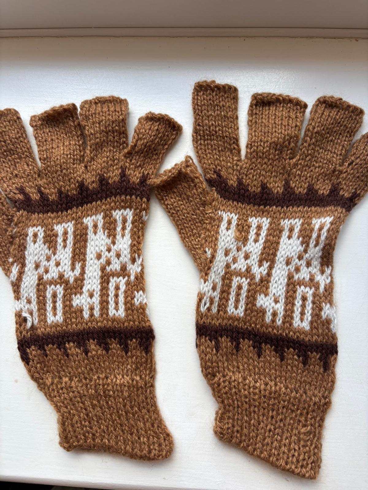Fingerless alpaca gloves from Peru - luxury wool, Hampshire UK, farm shop